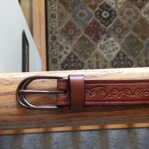 Leather belt with vine detailing